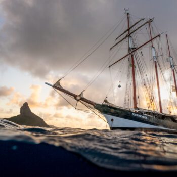 Darwin200: Sailing Across The Pacific