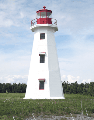 Life at the lighthouse: Exploring Petite Île au Marteau